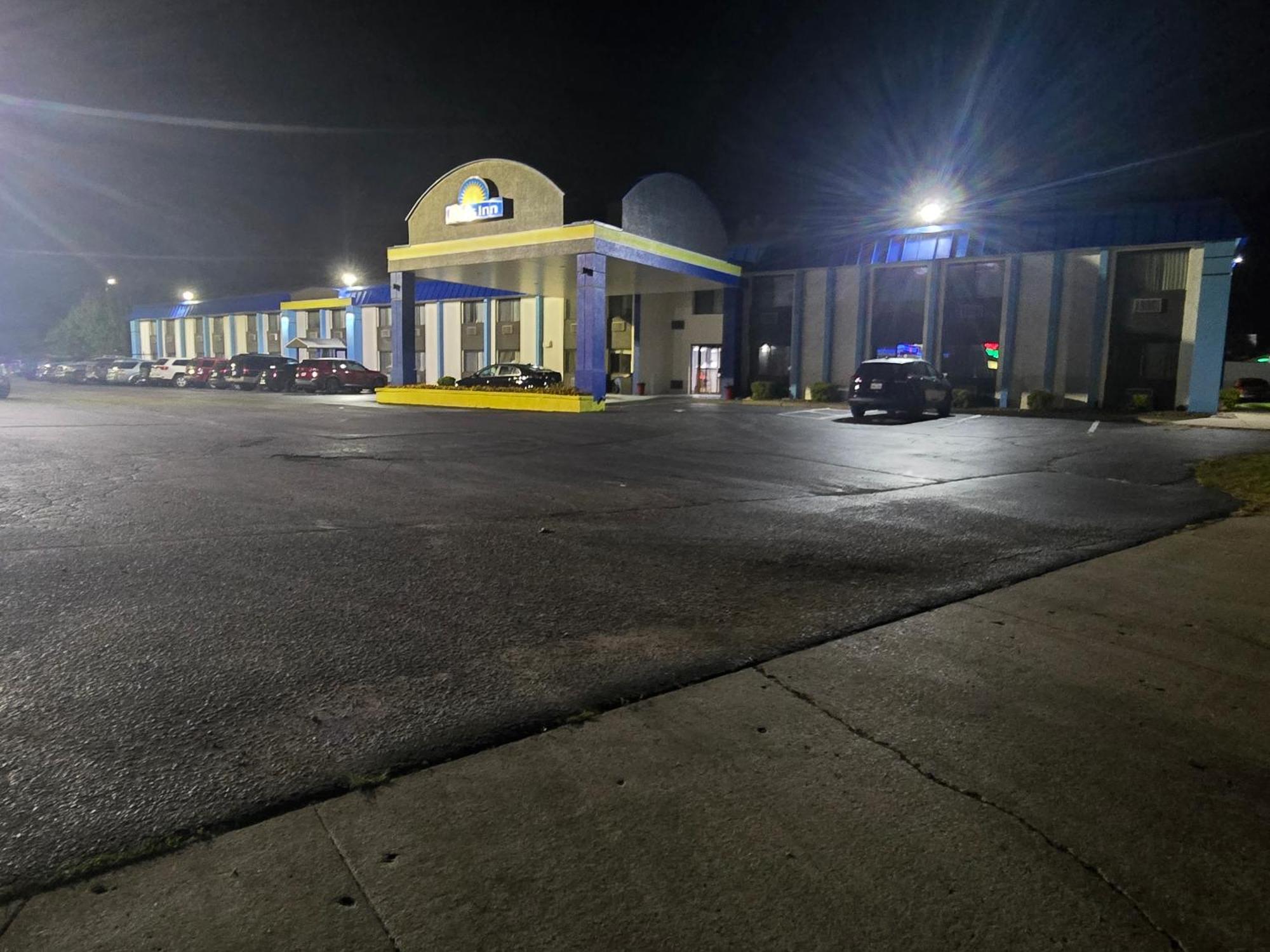 Days Inn By Wyndham Portage Exterior photo