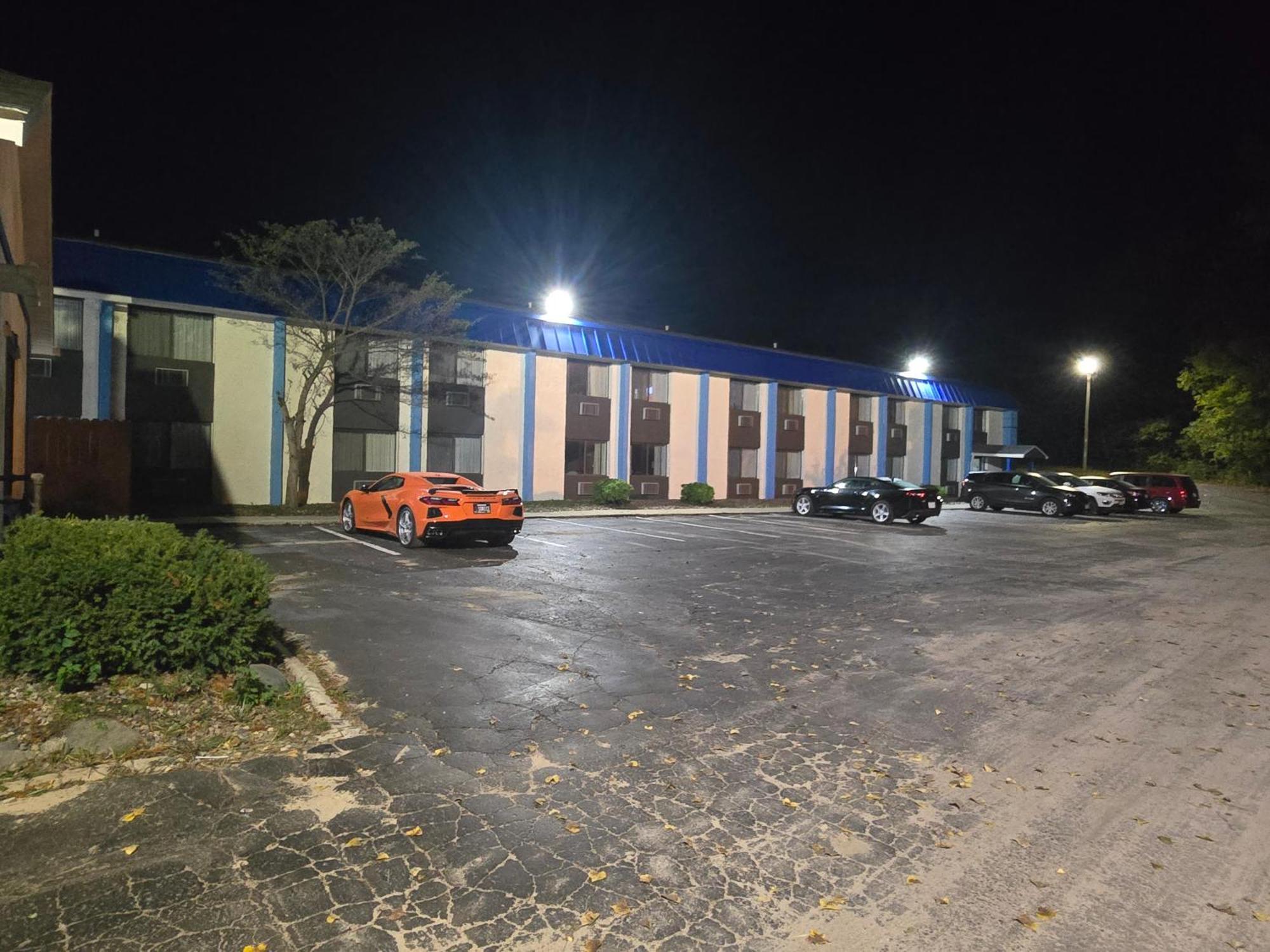 Days Inn By Wyndham Portage Exterior photo