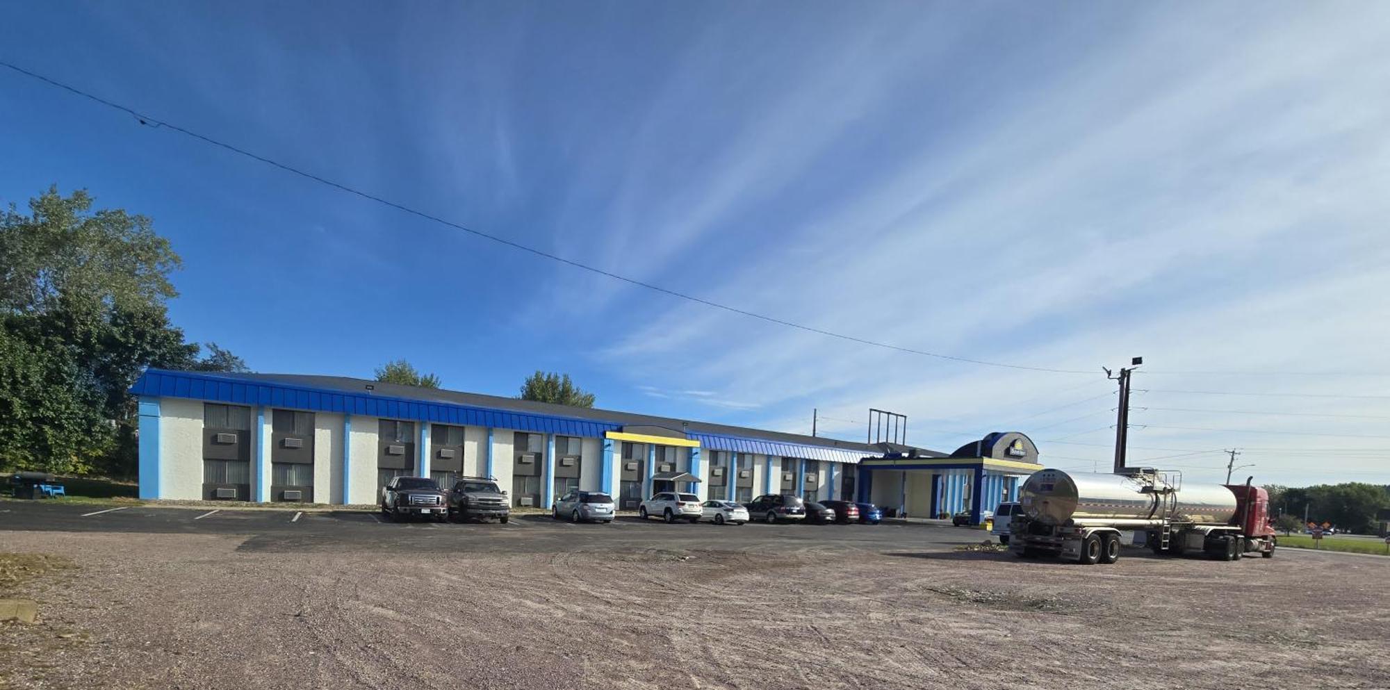 Days Inn By Wyndham Portage Exterior photo