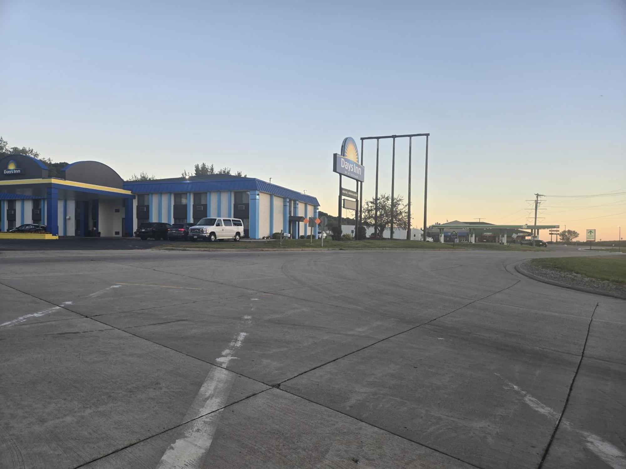 Days Inn By Wyndham Portage Exterior photo