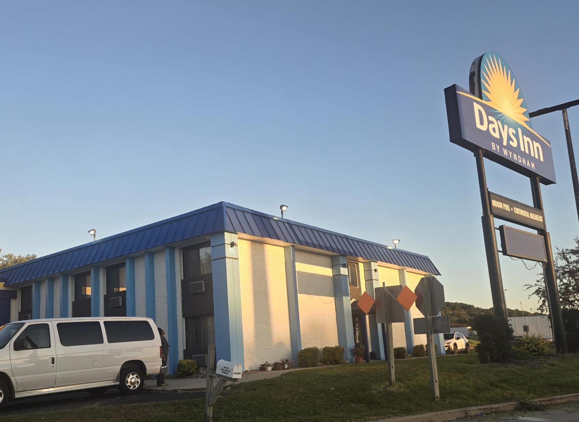 Days Inn By Wyndham Portage Exterior photo